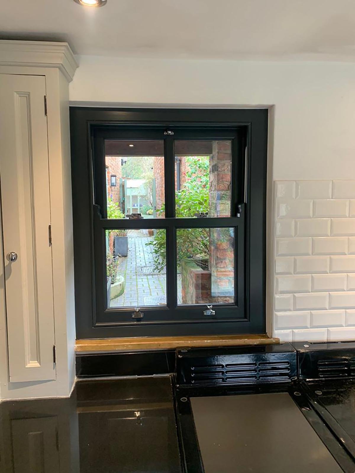 Box window, Internal