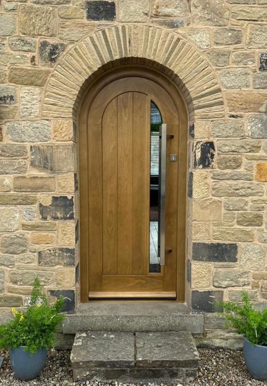 Curved Modern Front door in Cotswold Oak 8